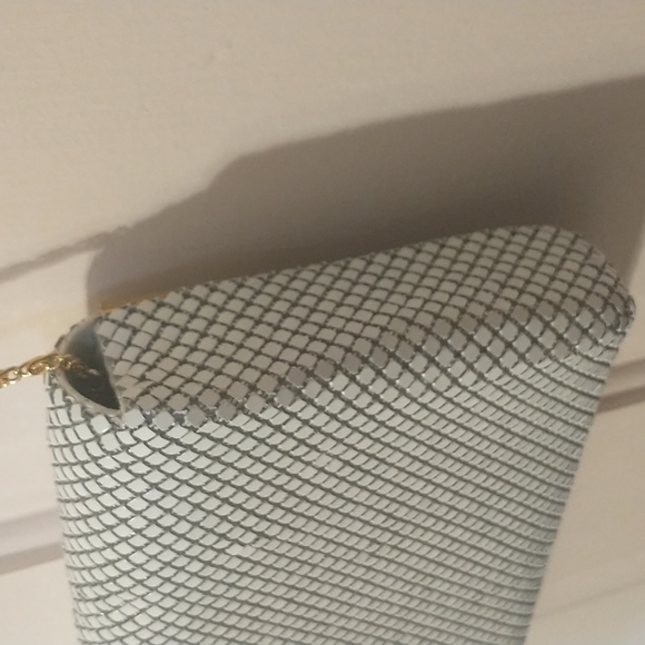 White chain mesh with gold strap purse no makers mark total hang length is 26in - Picture 3 of 8